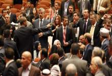 فیلم| درگیری شدید فیزیکی نمایندگان عراقی در پارلمان  