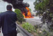 فیلم| راننده پژو پارس در میان شعله‌های آتش سوخت!  