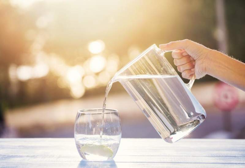 در طول روز چقدر باید آب بنوشیم؟؛ بهترین زمان برای نوشیدن آب