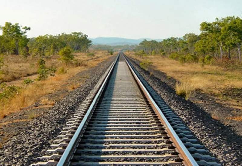 توقف قطار پروژه راه آهن اقلید - یاسوج در ایستگاه  کمبود منابع مالی