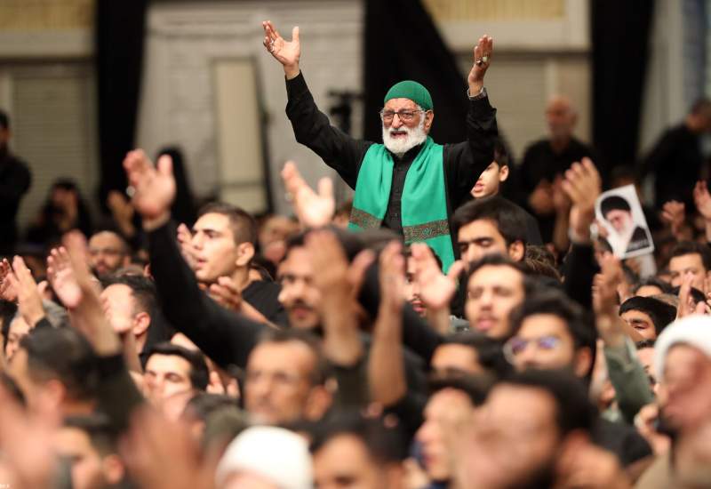 تصاویر و فیلم | مراسم عزاداری شب تاسوعای حسینی با حضور رهبر انقلاب  <img src="https://cdn.kebnanews.ir/images/picture_icon.png" width="11" height="10" border="0" align="top">