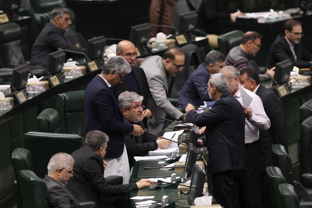 تصاویر | غلام‌رضا تاجگردون؛ از گفت‌وگو خصوصی با قالیباف تا حضور در جمع مخالفان جدی‌اش