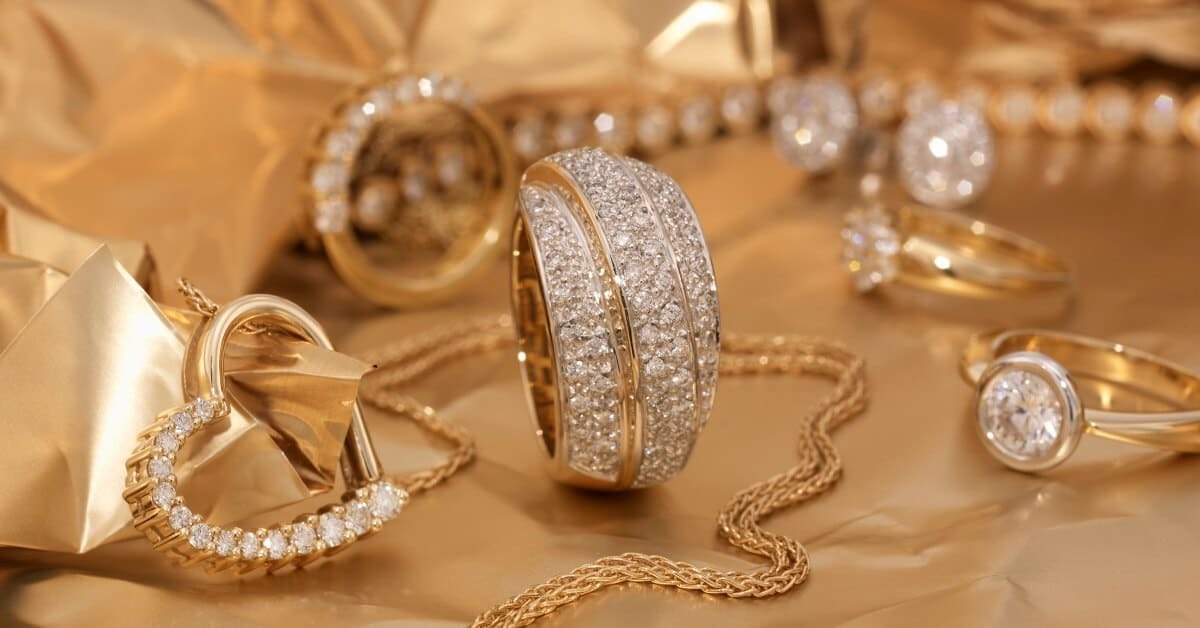 همزمان با توصیف مثبت ایران و آمریکا از مذاکرات شنبه؛ آخرین قیمت دلار، ۸۱ هزار تومان  / قیمت هر گرم طلا ۱۸ عیار، ۶ میلیون و ۸۶۰ هزار تومان / سکه در کانال ۷۷ میلیون تومان معامله می‌شود