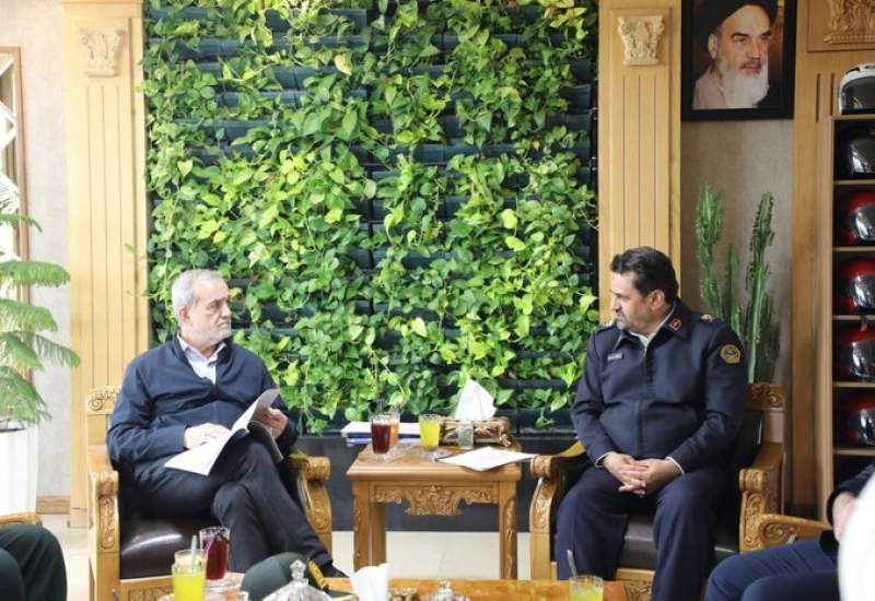 بازدید سرزده رییس جمهور از فرماندهی پلیس راهور تهران