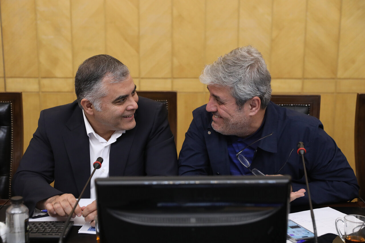 چرخه مالی حساب سرمایه‌گذاری نفت شفاف نیست  / وزارت نفت را مکلف کردیم باید مشخص شود قیمت تمام‌شده هر بشکه نفت در میادینی مثل آغاجاری، دارخوین و گچساران چقدر است؟