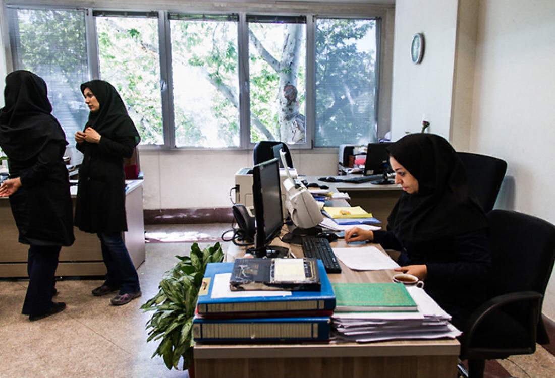 مرخصی ۴ ماهه برای «همسر مدیر کل»! / انضباط اداری نباید فدای ملاحظات شود : آیا «جایگاه» مهم‌تر از «قانون» است؟