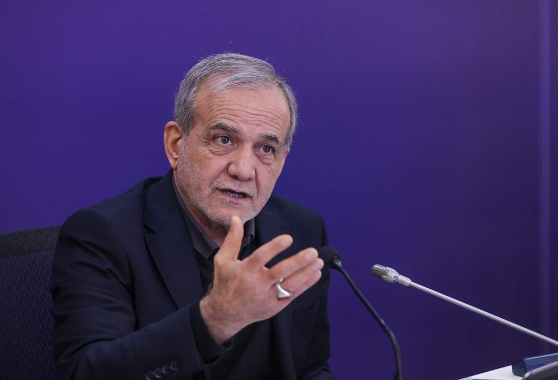 فیلم| پزشکیان با روپوش سفید در جمع مدیران ارشد هسته‌ای / استفاده از بمب هسته‌ای حرام است