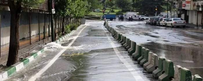 هدررفت آب در مرکز یاسوج؛ تضاد آشکار با بحران خشکسالی و کمآبی / شرکت آب و فاضلاب پاسخگو باشد! هدررفت آب در مرکز یاسوج؛ تضاد آشکار با بحران خشکسالی و کمآبی / شرکت آب و فاضلاب پاسخگو باشد!