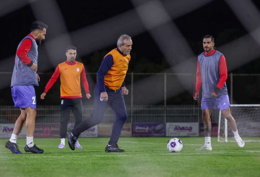 تصاویر | مسعود پزشکیان پا به توپ شد / تمرین با تیم ملی فوتبال  