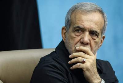 فیلم| آقای پزشکیان این منصب را گرفتی که چکار کنی؟ / بعد از یک سال ریاست جمهوری جنابعالی مرغ کیلو چنده؟ گوشت چنده؟ برنج چنده؟ حبوبات چنده؟ لبنیات چنده؟ این نتیجه عملکرد یکساله شماست آقای پزشکیان