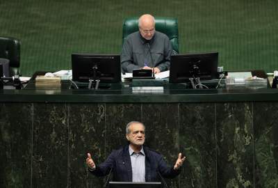 فیلم | ناکارآمدی فرایندی و ساختاری و فقدان بهره‌وری در نظام اداری غوغا می‌کند / واکنش پزشکیان  <img src="https://cdn.kebnanews.ir/images/video_icon.png" width="11" height="10" border="0" align="top">