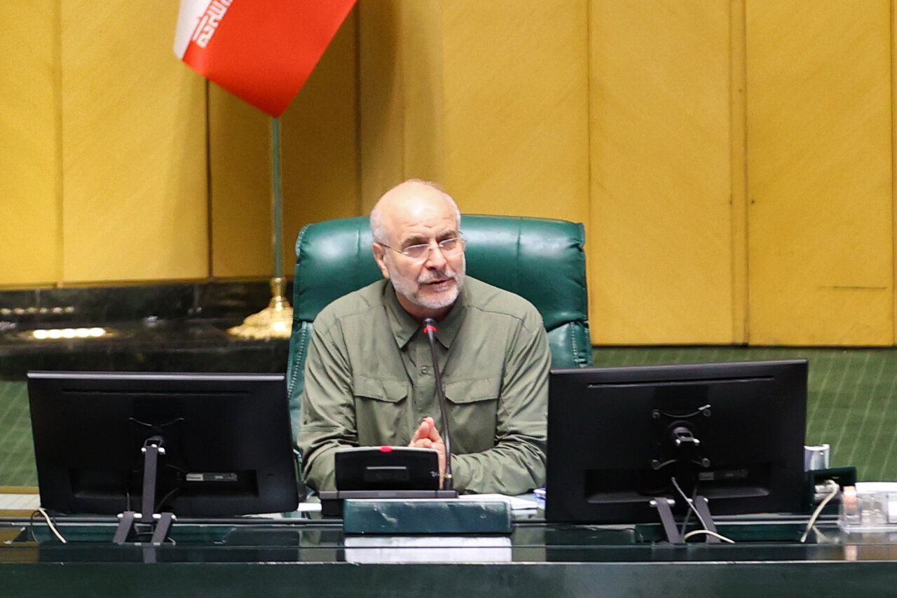 قالیباف: خبر توافق با تلگرام از اساس کذب است / در شورای عالی فضای مجازی یک مصوبه ۳۲ بندی تصویب شده و به استحضار آقا رسیده است و ابلاغ هم شده / براساس مصوبه مذکور، هر پلتفرم خارجی که بخواهد در داخل کار کند باید ضوابط و مقررات را بپذیرد / یک گروه ۹ نفره انتخاب شده که بر رعایت شدن یا نشدن این ضوابط نظارت دارد