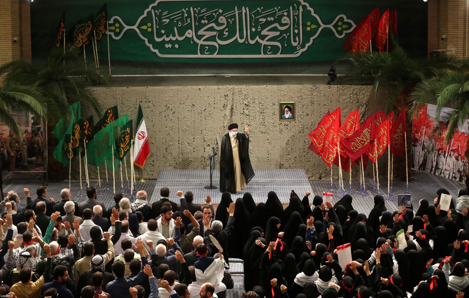 رهبر انقلاب: جمهوری اسلامی یعنی مردم‌سالاری دینی/ نیرو‌های مسلح امنیت‌ساز هستند