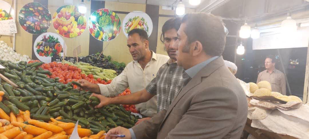 علت گرانی میوه در بازار یاسوج / تفاوت قیمت میوه در شیراز و یاسوج / دلالان امان مردم را بریده‌اند / برخی میوه فروشان میوه‌های بی‌کیفیت را به قیمت درجه یک به مردم می‌فروشند + توضیحات رئیس اتاق اصناف یاسوج